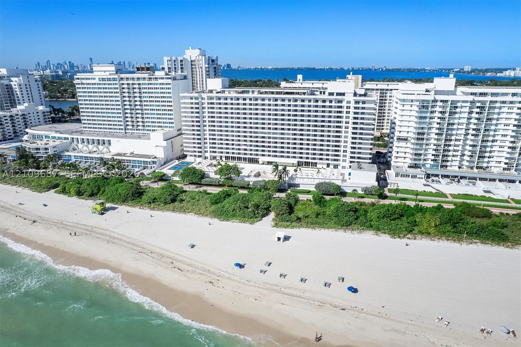 5555 Collins Ave #5C