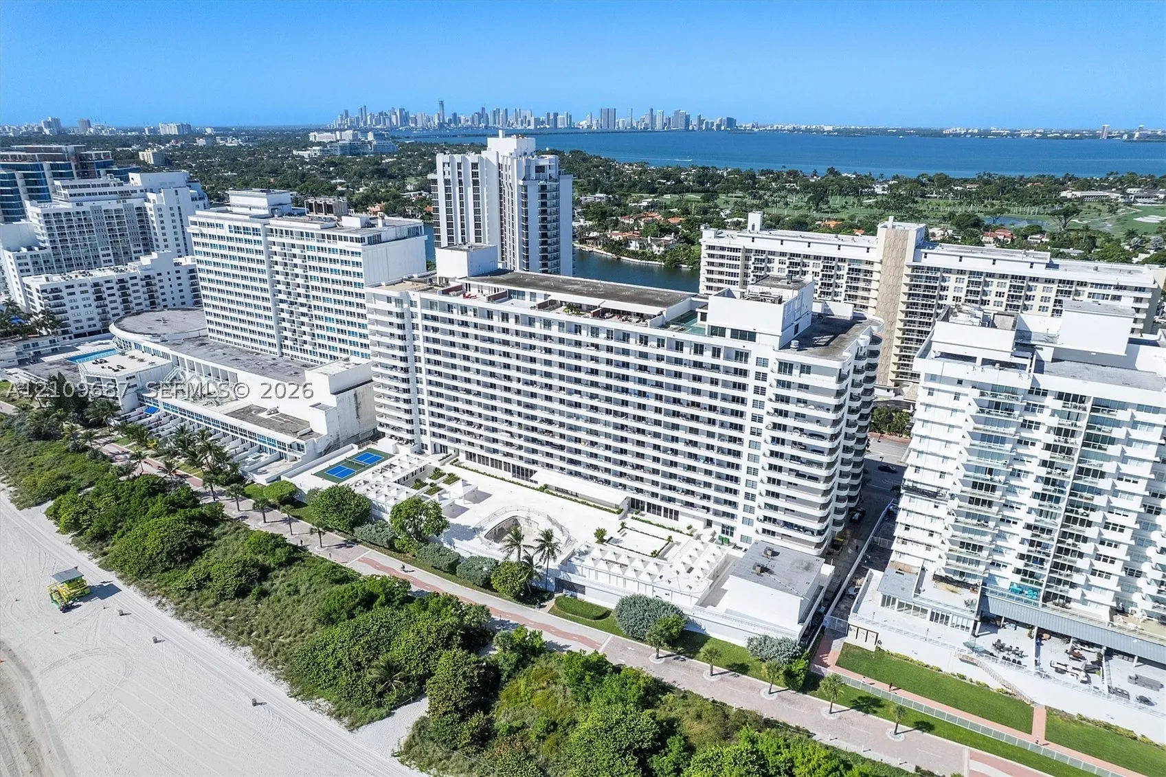5555 Collins Ave #5C