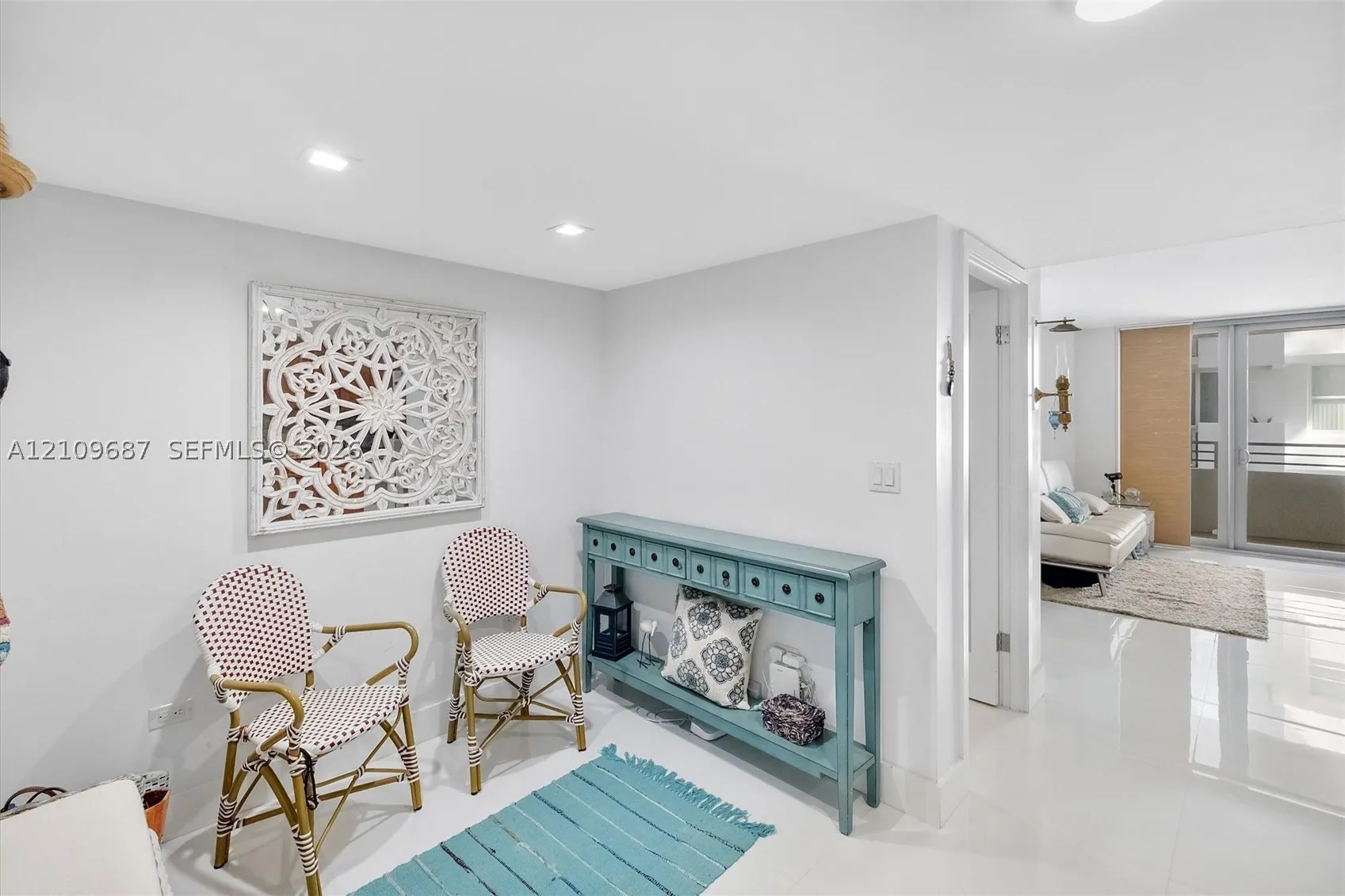5555 Collins Ave #5C