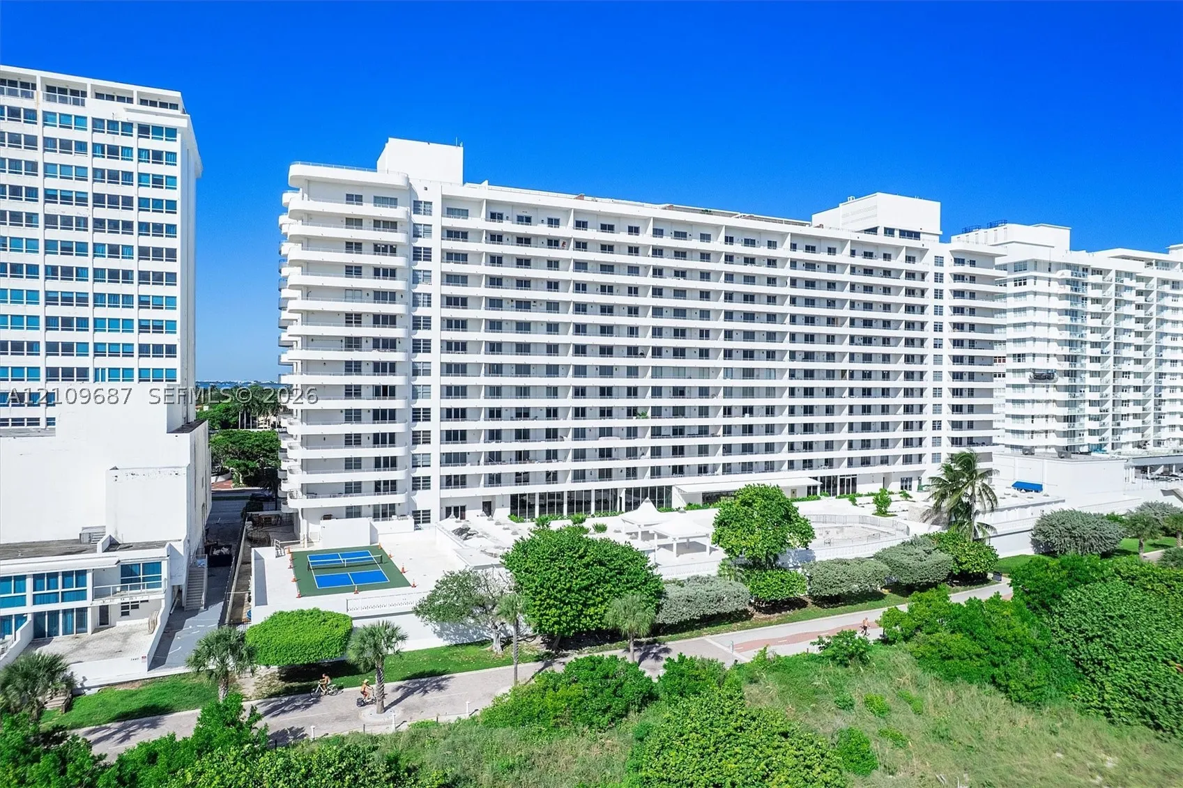 5555 Collins Ave #5C