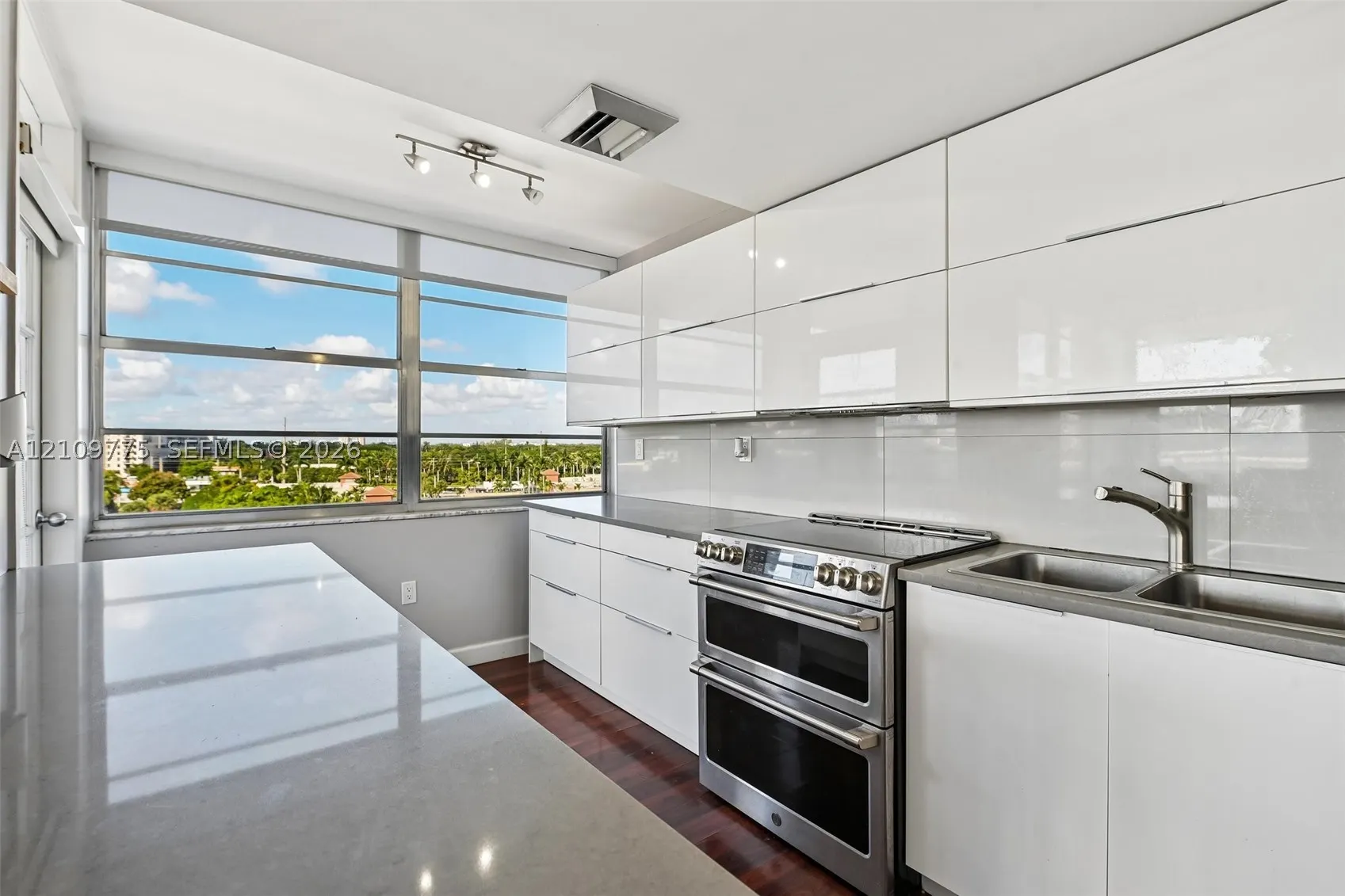 18011 Biscayne Blvd #705