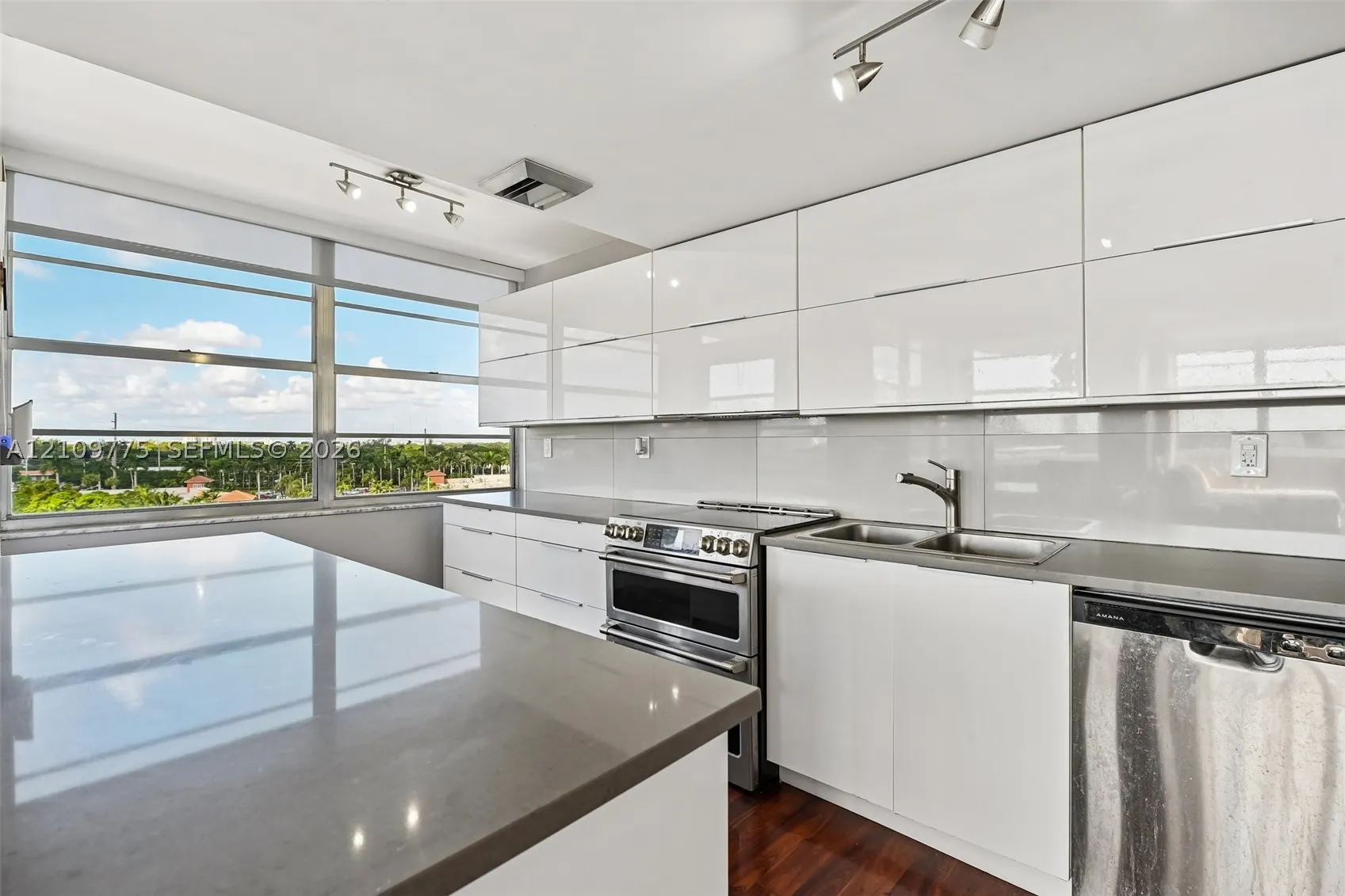 18011 Biscayne Blvd #705