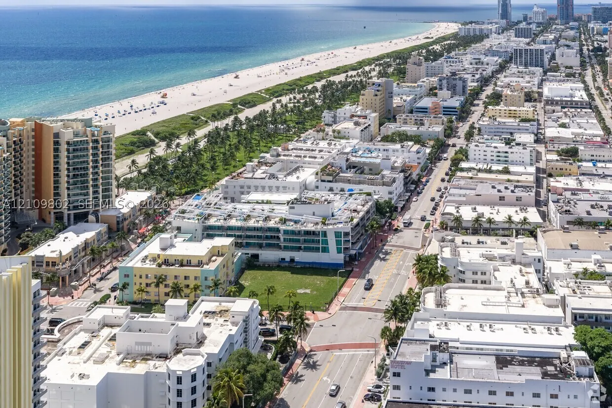 1475 Collins Ave