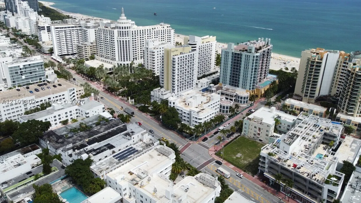1475 Collins Ave