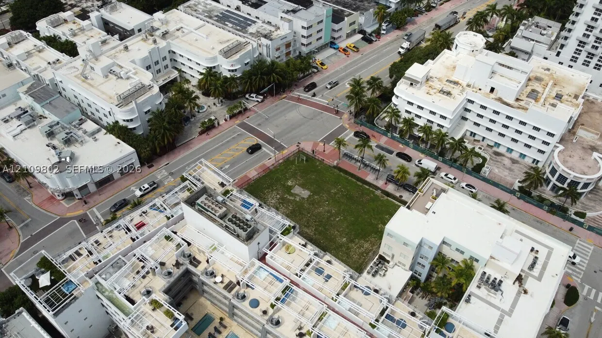 1475 Collins Ave