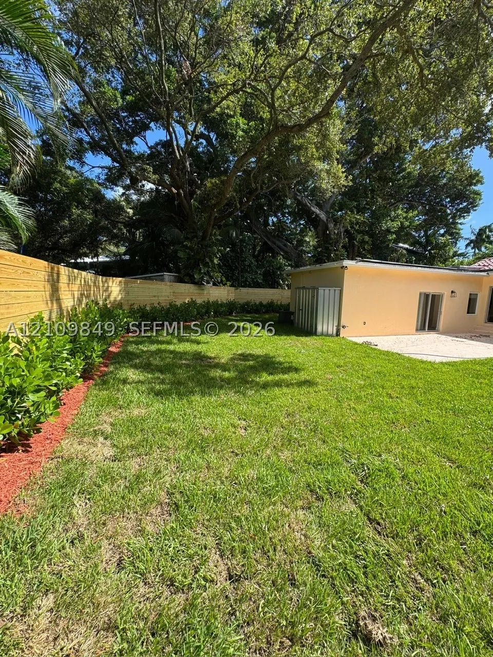 2319 Swanson Ave