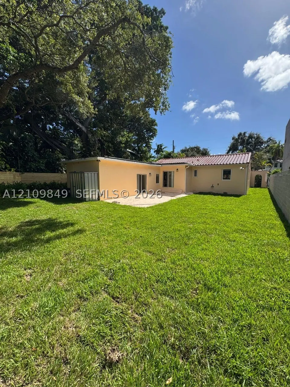 2319 Swanson Ave