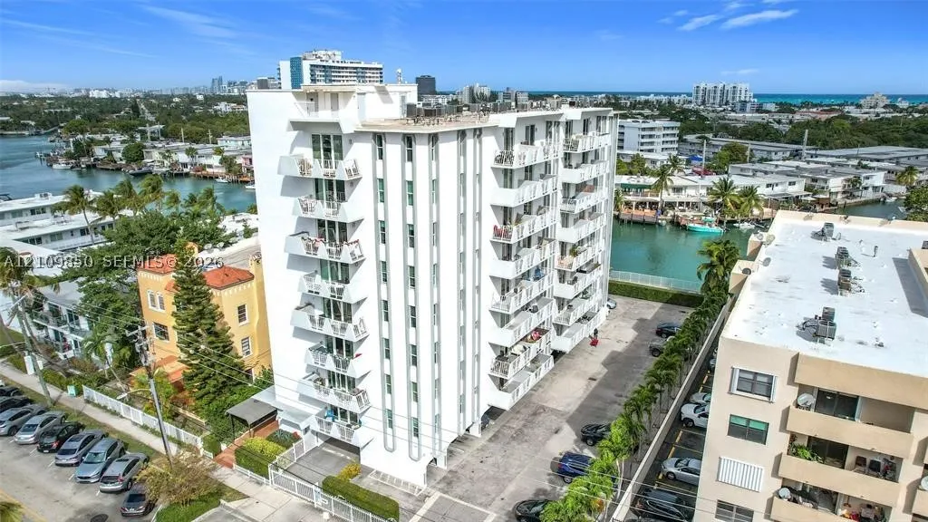 7133 Bay Dr #705