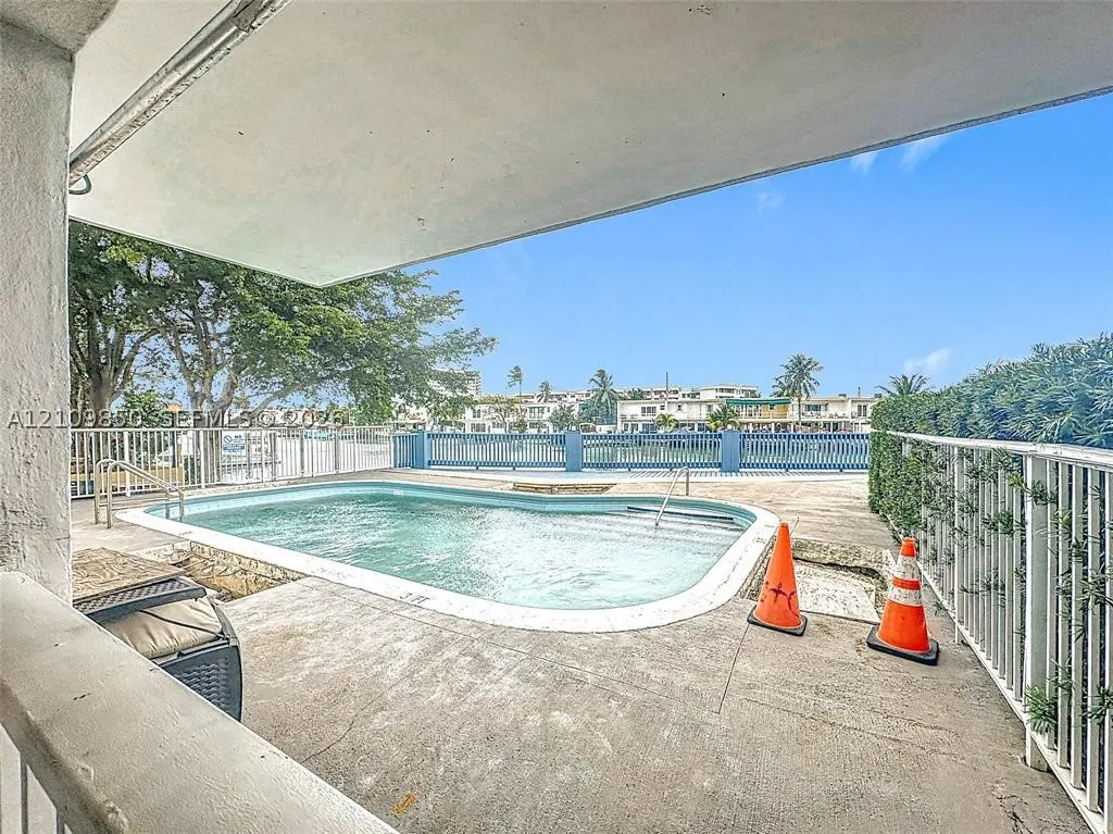 7133 Bay Dr #705