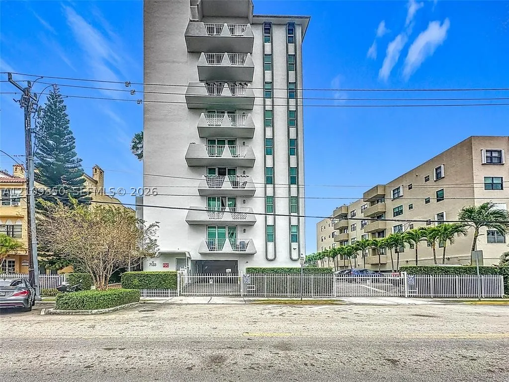 7133 Bay Dr #705