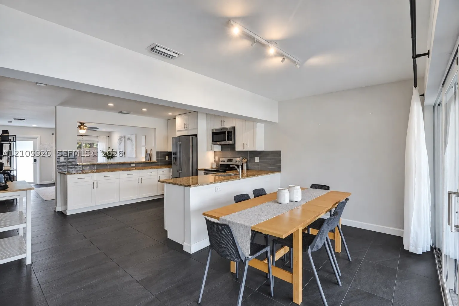 1747-1753 NE 45th St
