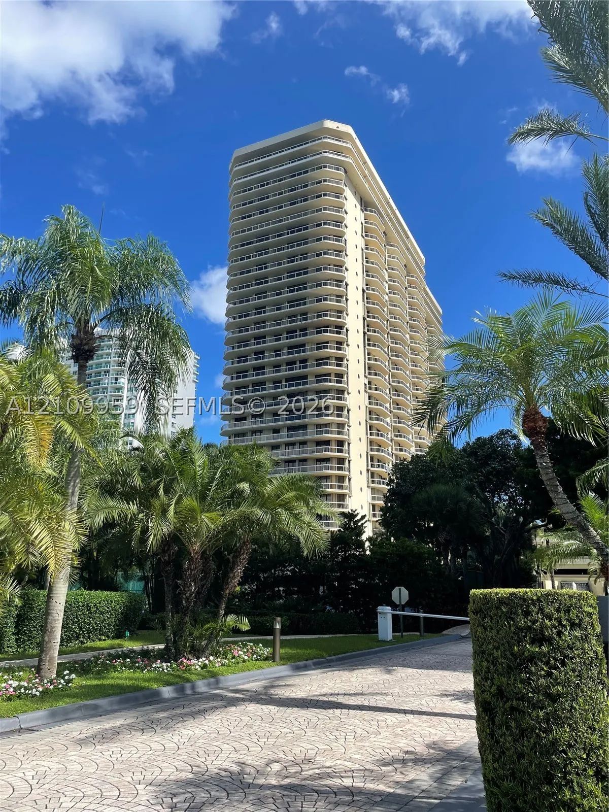 20191 E Country Club Dr #2601