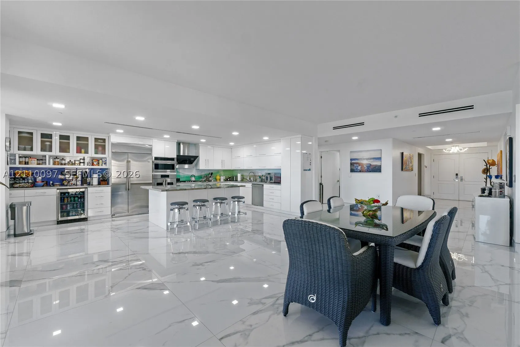 3415 N Ocean Dr #401