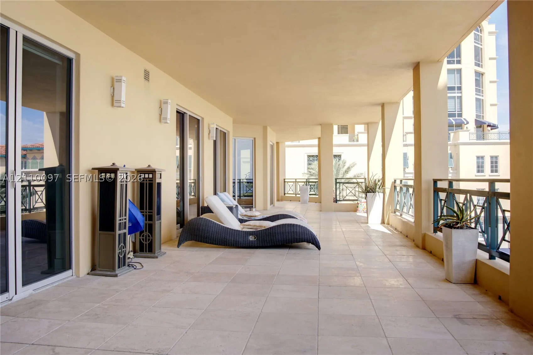 3415 N Ocean Dr #401