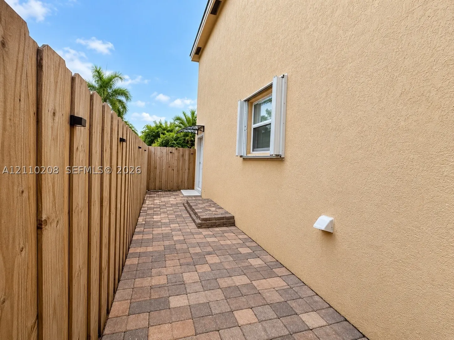 657 SE 30th Ter #A