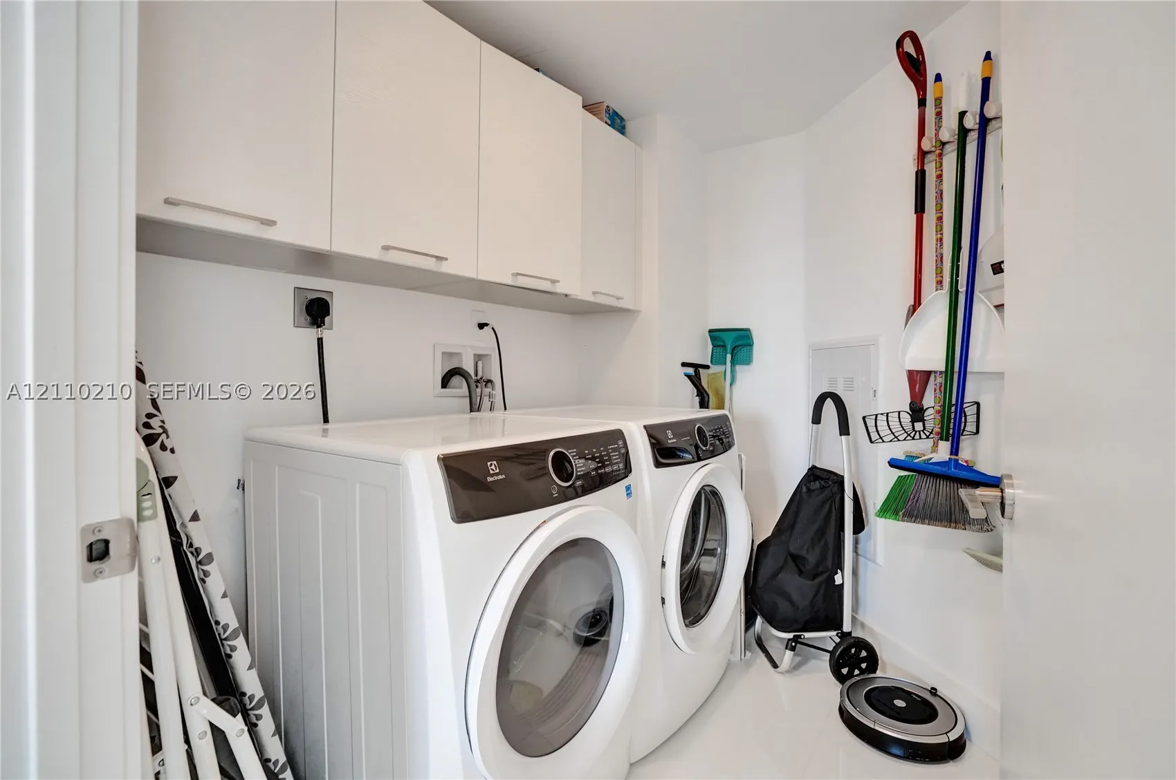 330 Sunny Isles Blvd #5-908