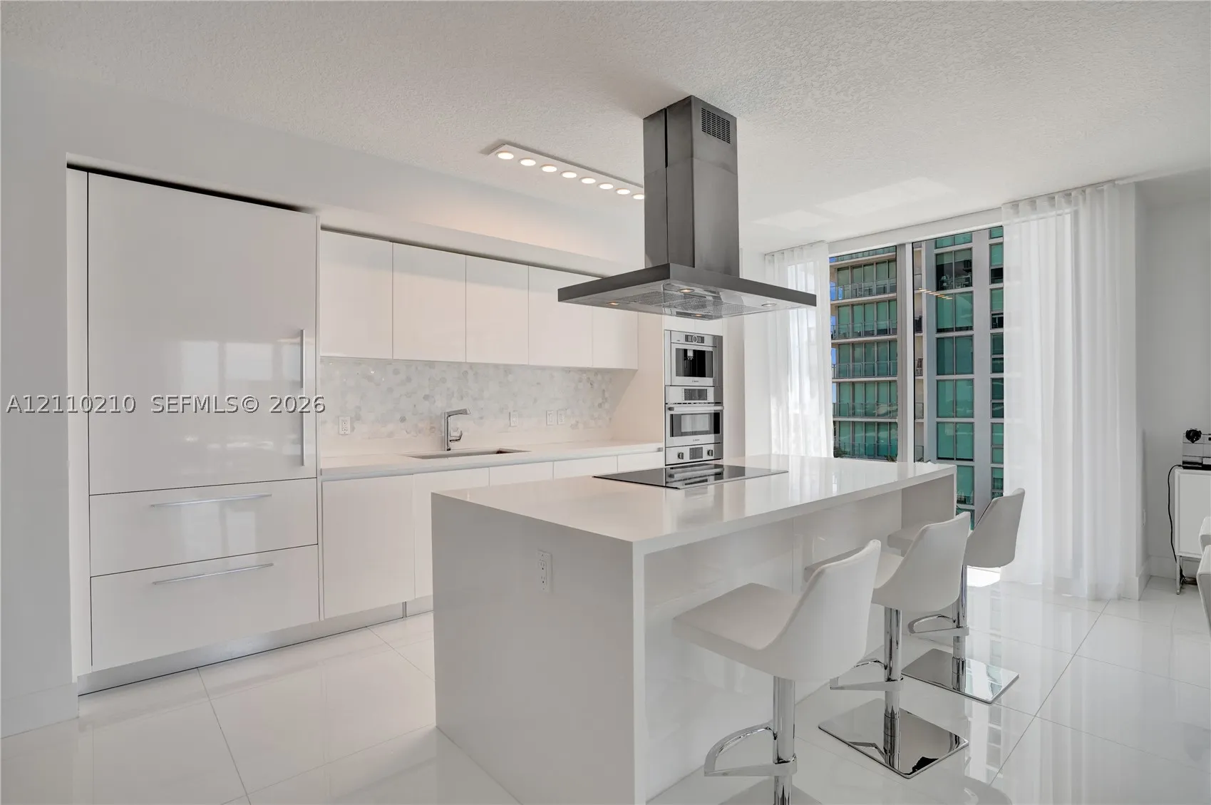 330 Sunny Isles Blvd #5-908