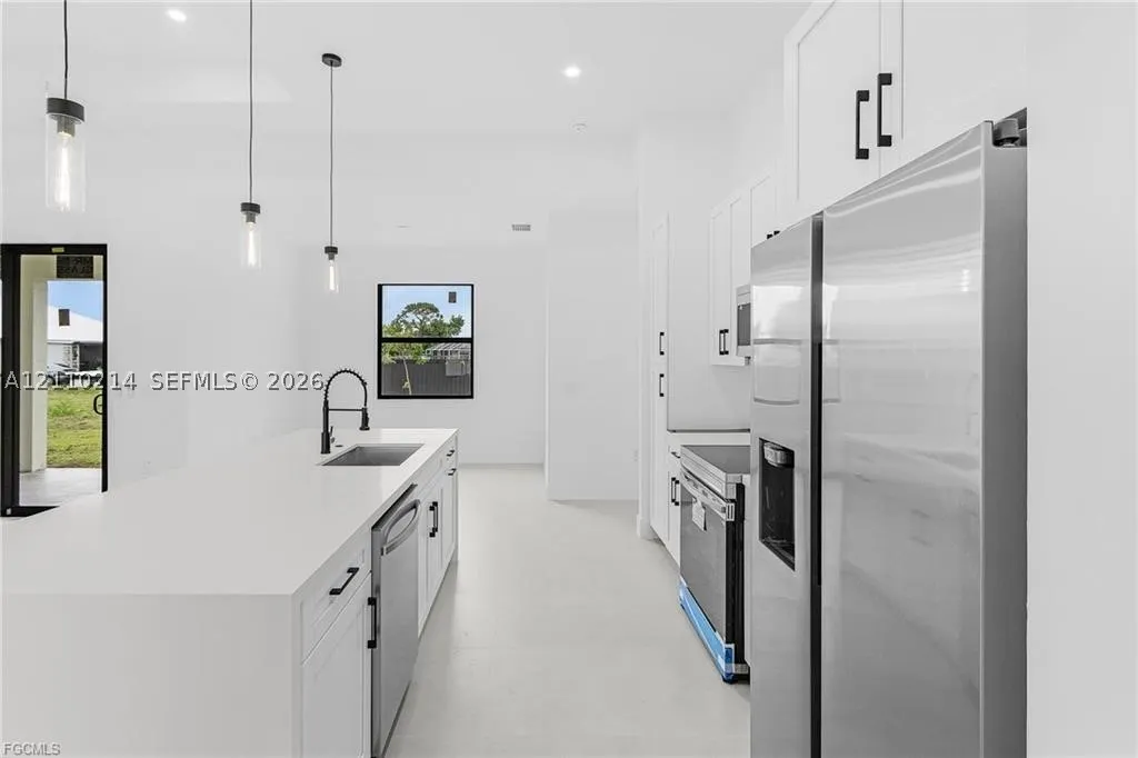 7 SW 19TH Pl