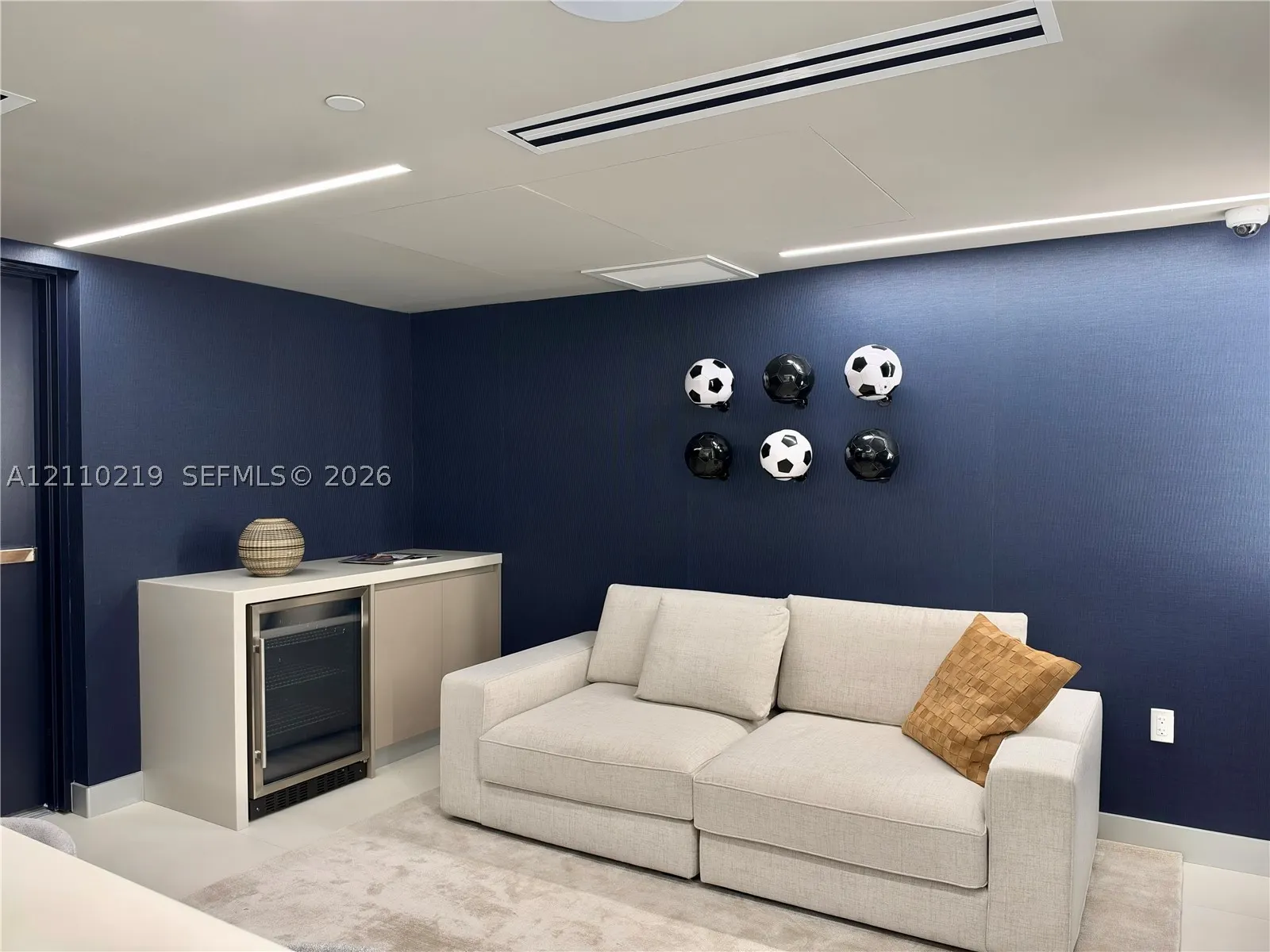 1170 E Hallandale Beach blvd #605