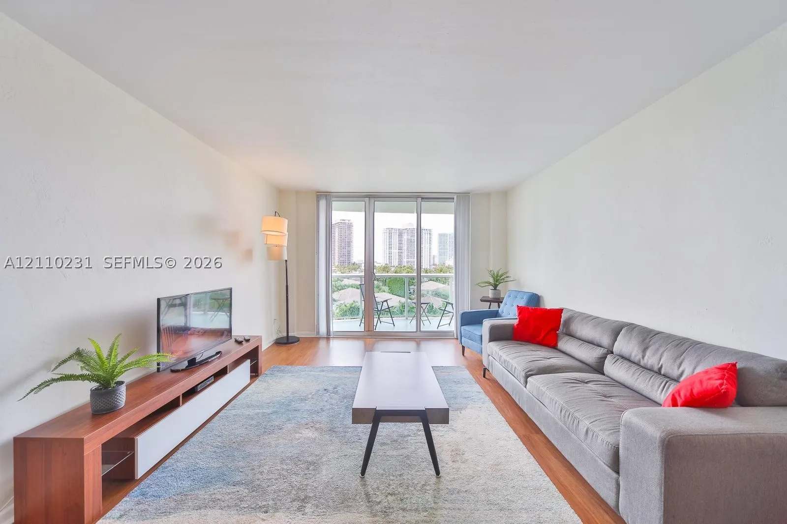 19370 Collins Ave #622