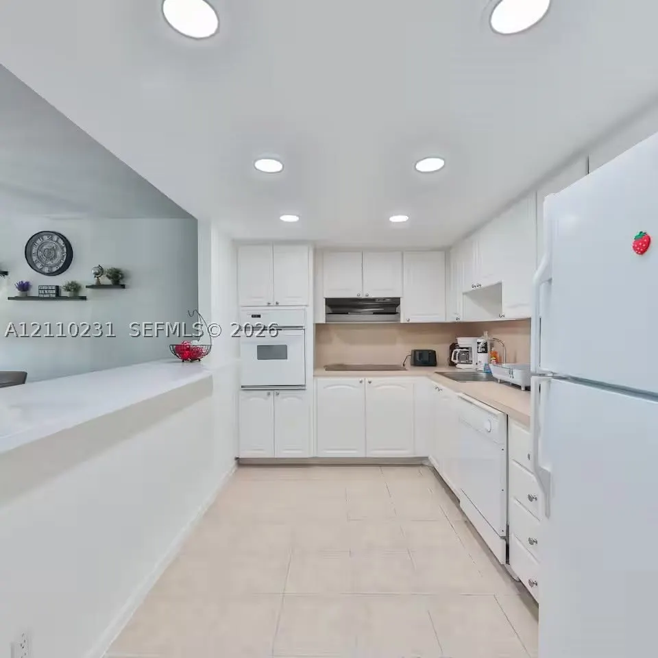 19370 Collins Ave #622