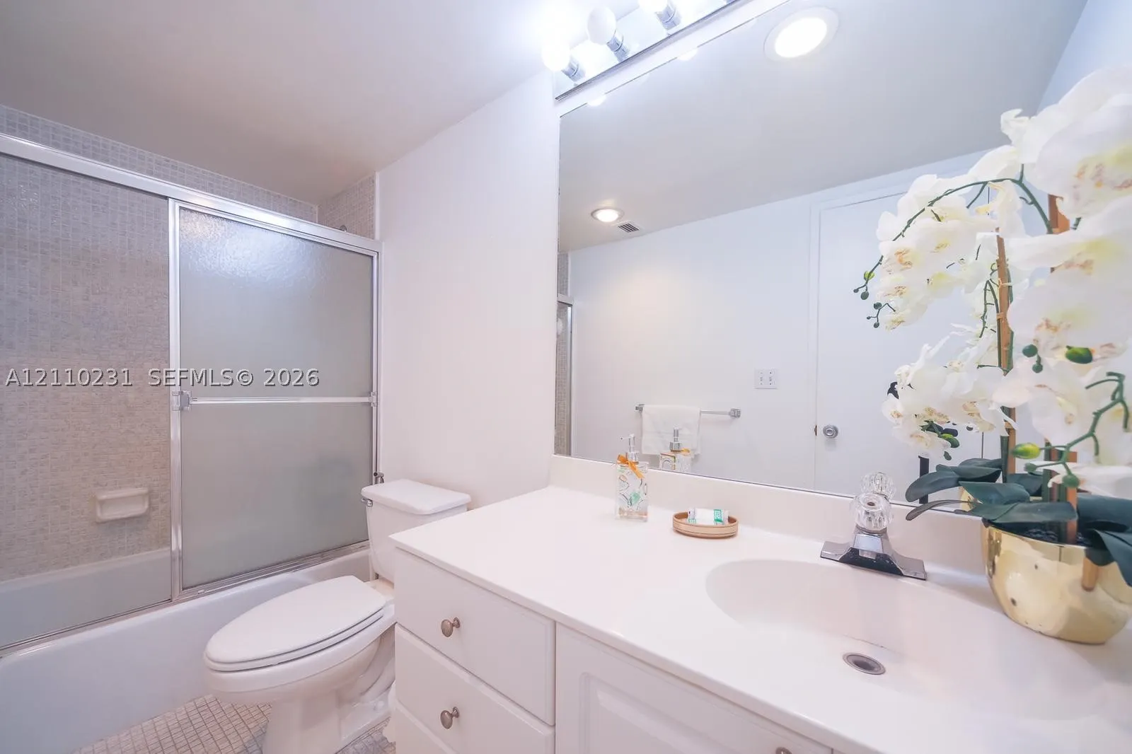 19370 Collins Ave #622