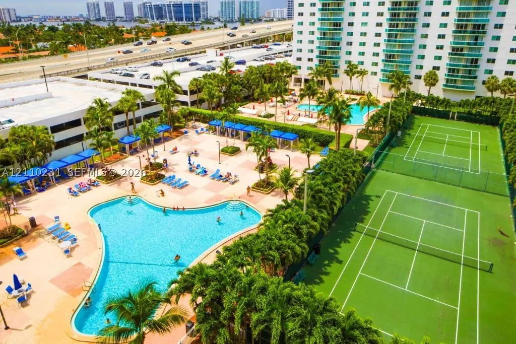 19370 Collins Ave #622