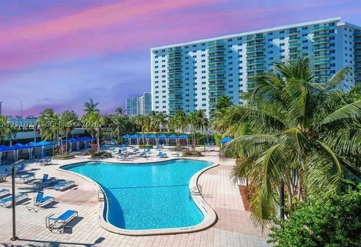 19370 Collins Ave #622