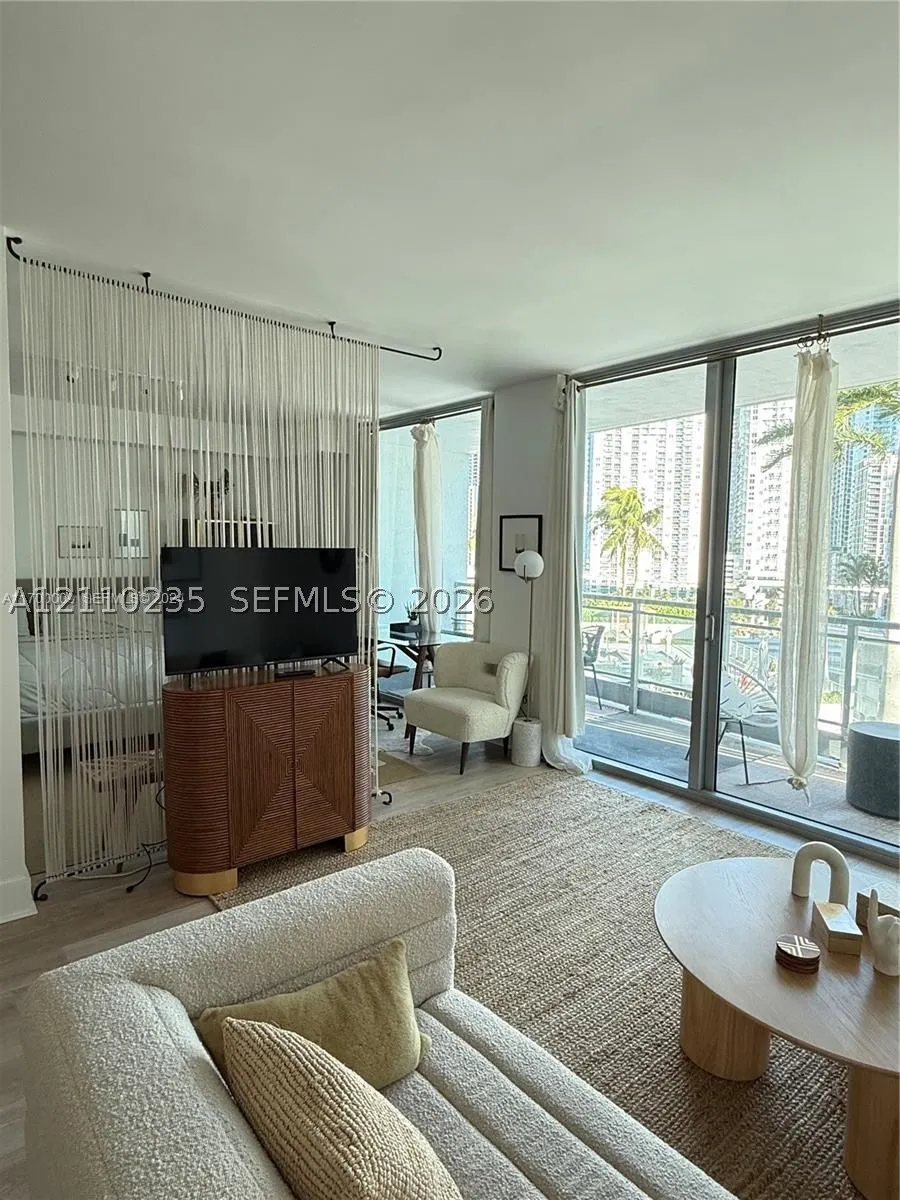 90 SW 3rd St #1114