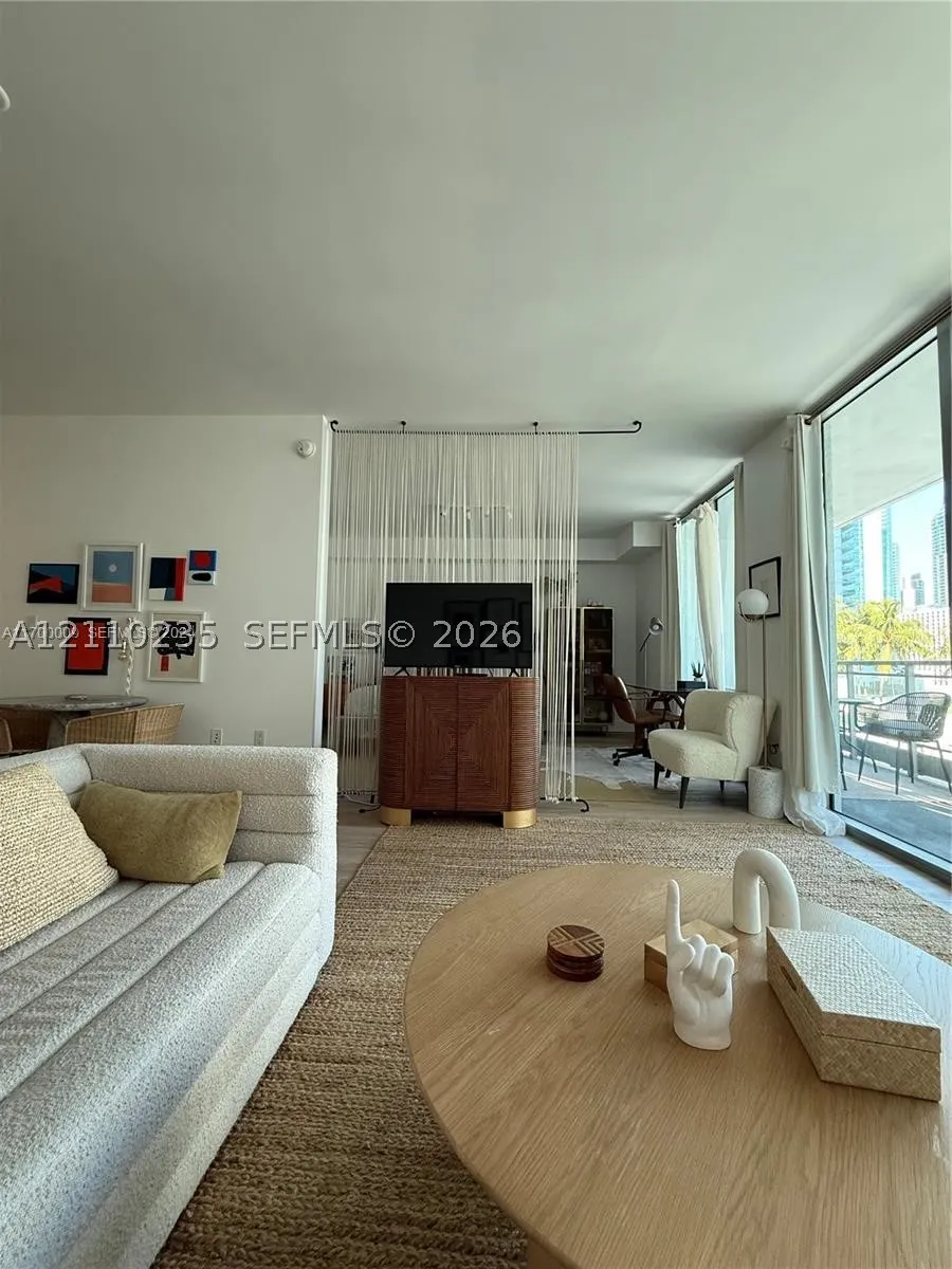 90 SW 3rd St #1114