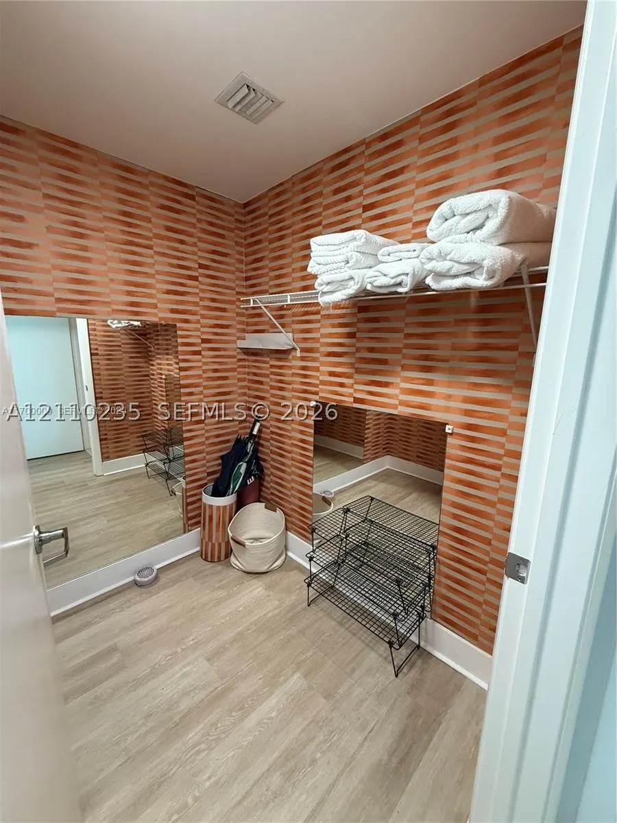90 SW 3rd St #1114