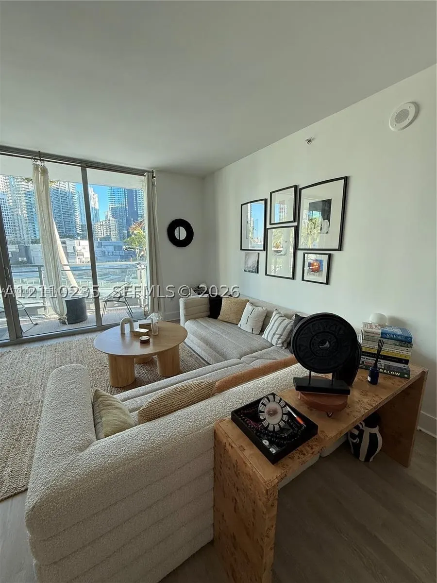 90 SW 3rd St #1114