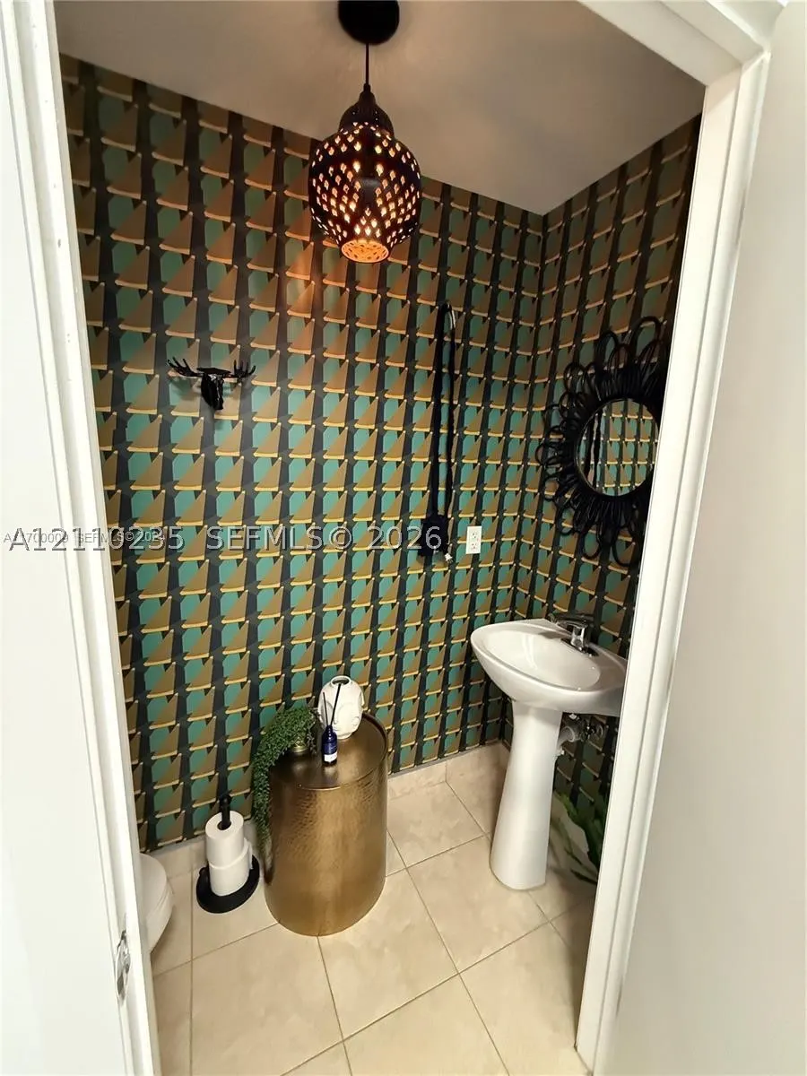90 SW 3rd St #1114