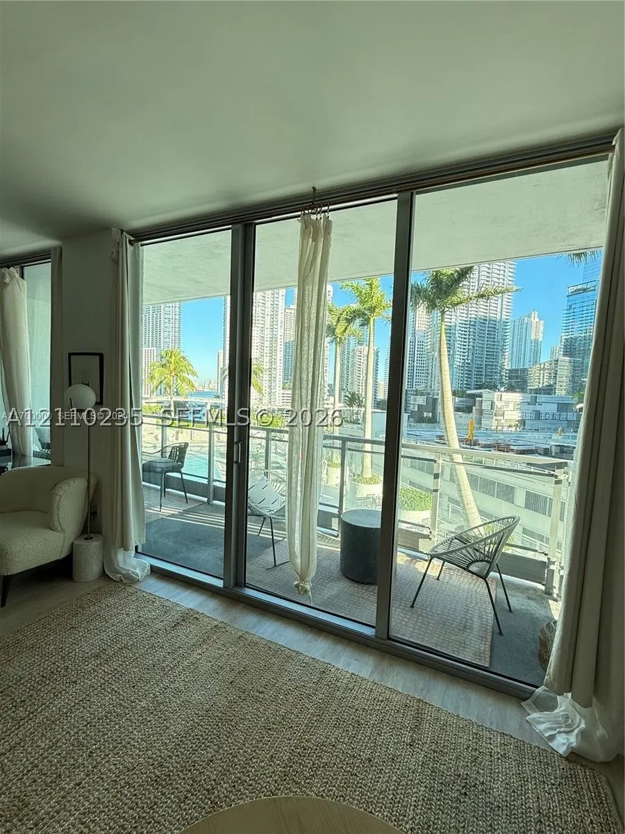 90 SW 3rd St #1114