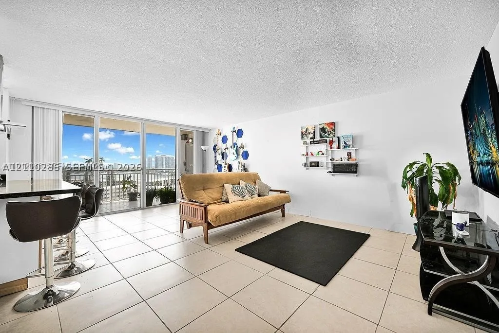 18041 Biscayne Blvd #1201