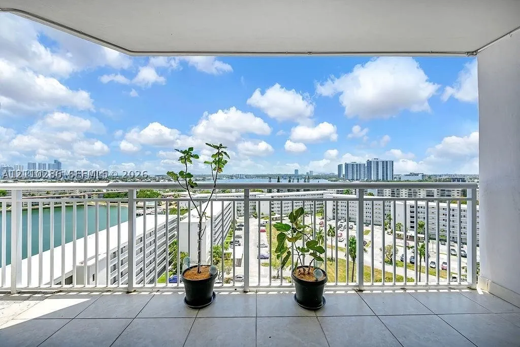 18041 Biscayne Blvd #1201
