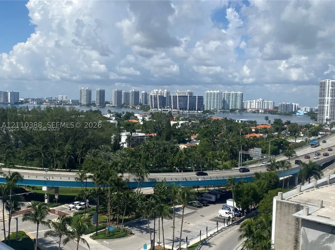 19201 Collins Ave #733