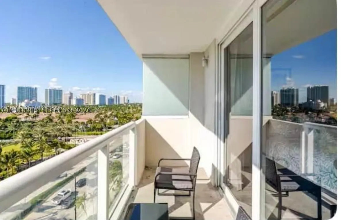 19201 Collins Ave #733