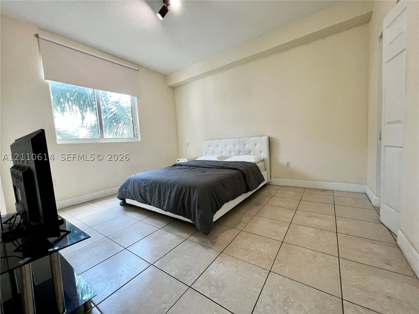275 NE 18th St #305