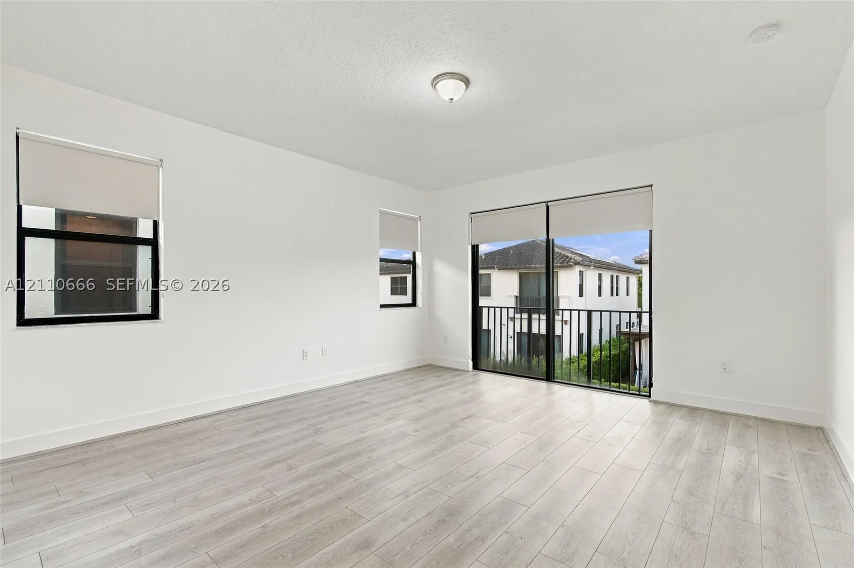 3293 W 98th Pl