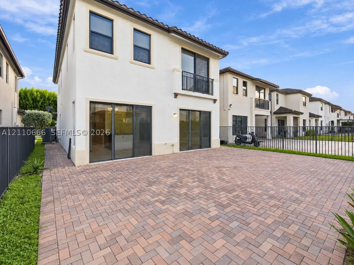 3293 W 98th Pl