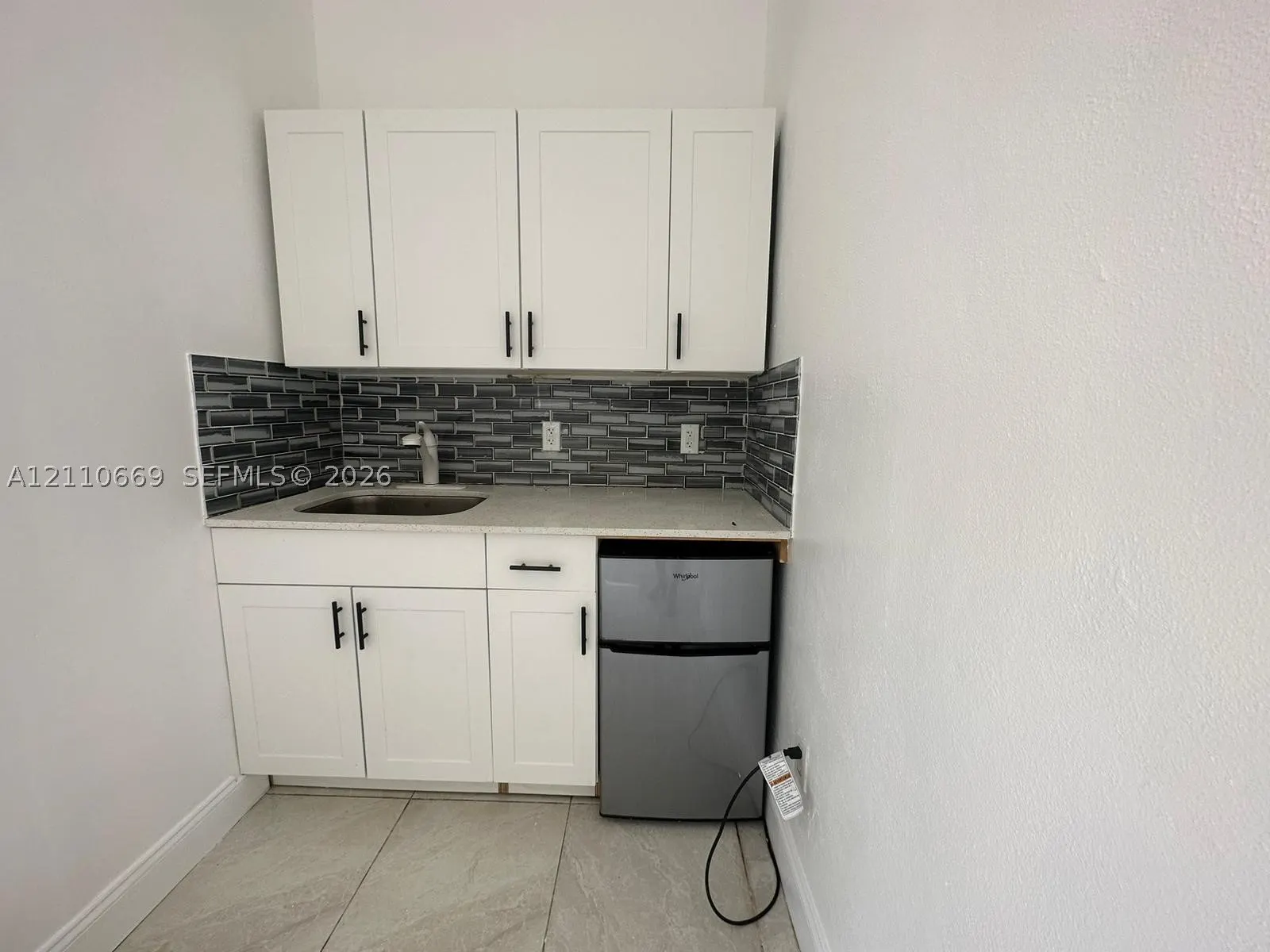 1635 Hollywood Blvd #B