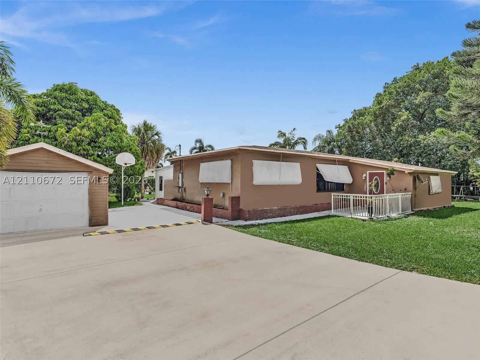 5220 SW 26th Ave