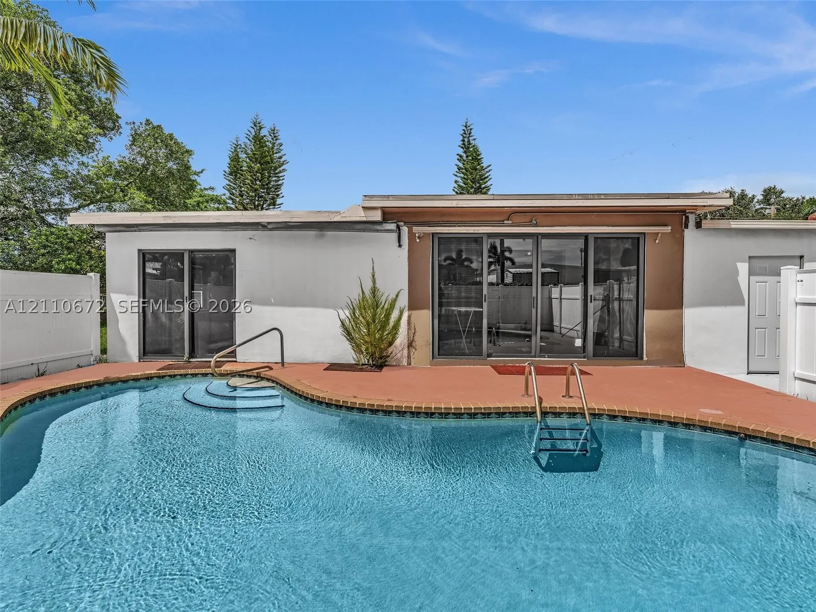 5220 SW 26th Ave