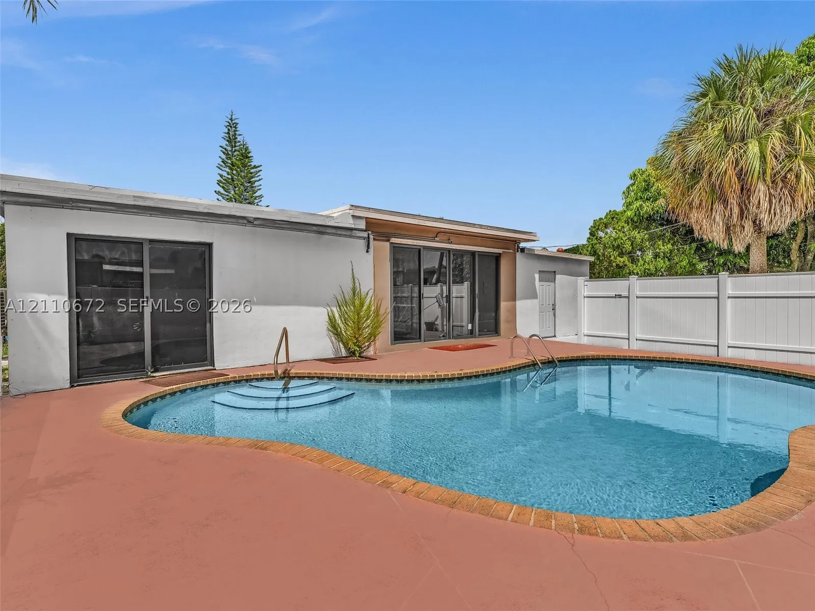 5220 SW 26th Ave