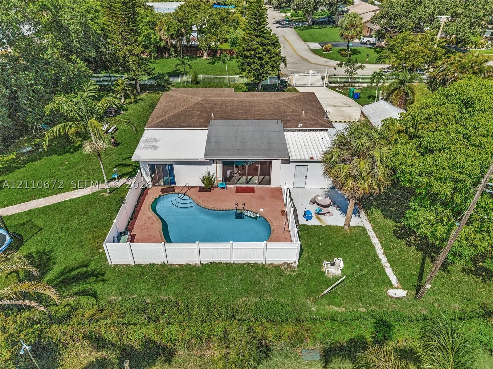 5220 SW 26th Ave