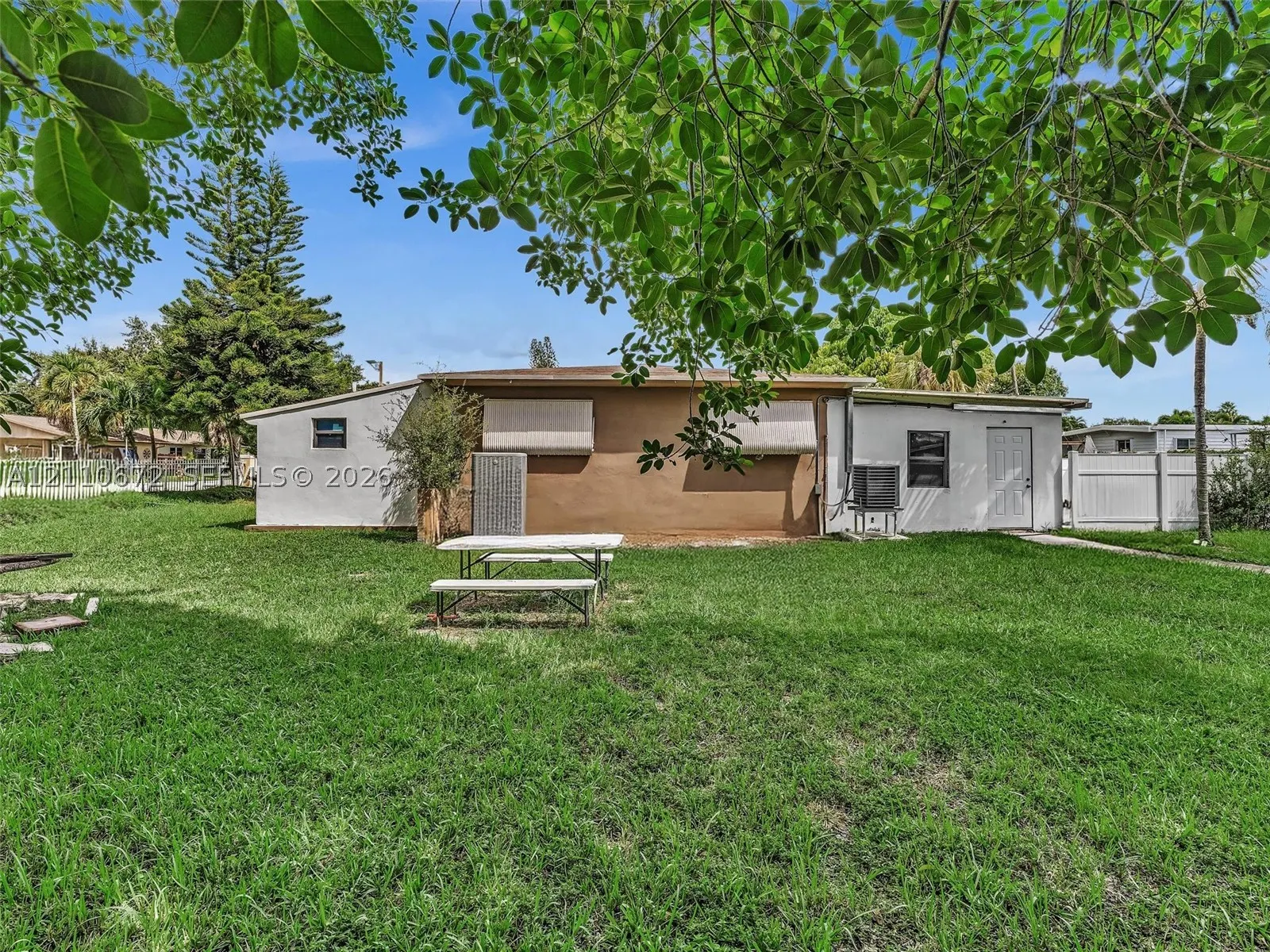 5220 SW 26th Ave
