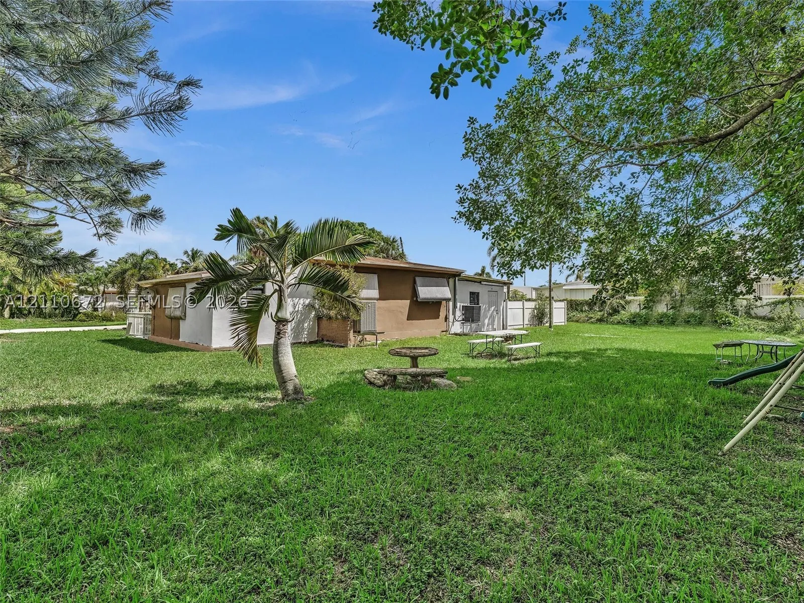 5220 SW 26th Ave