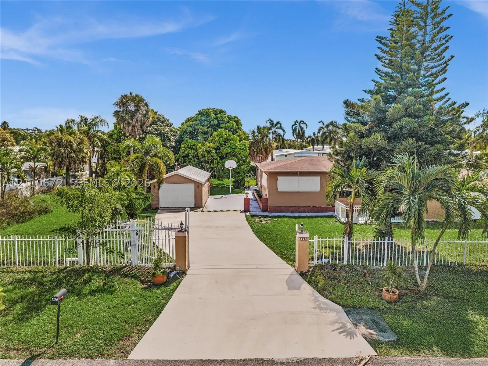 5220 SW 26th Ave