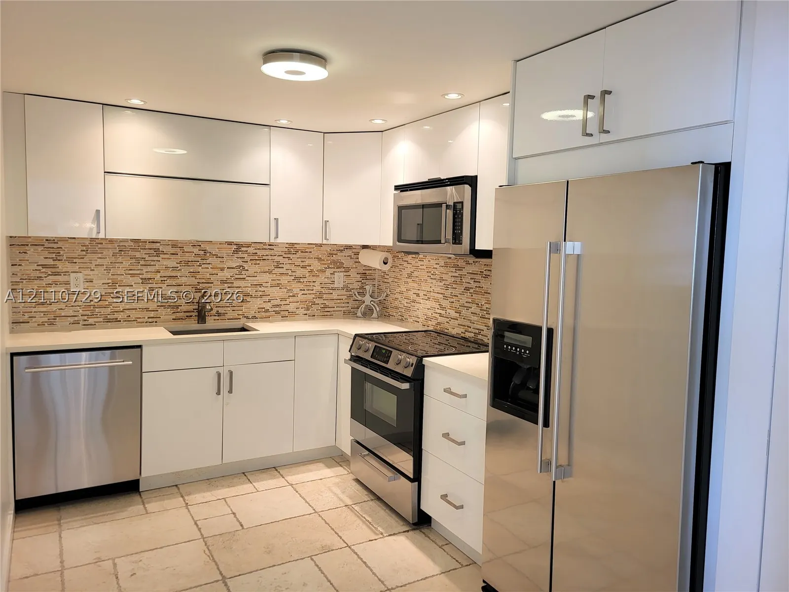 1621 Collins Ave #703